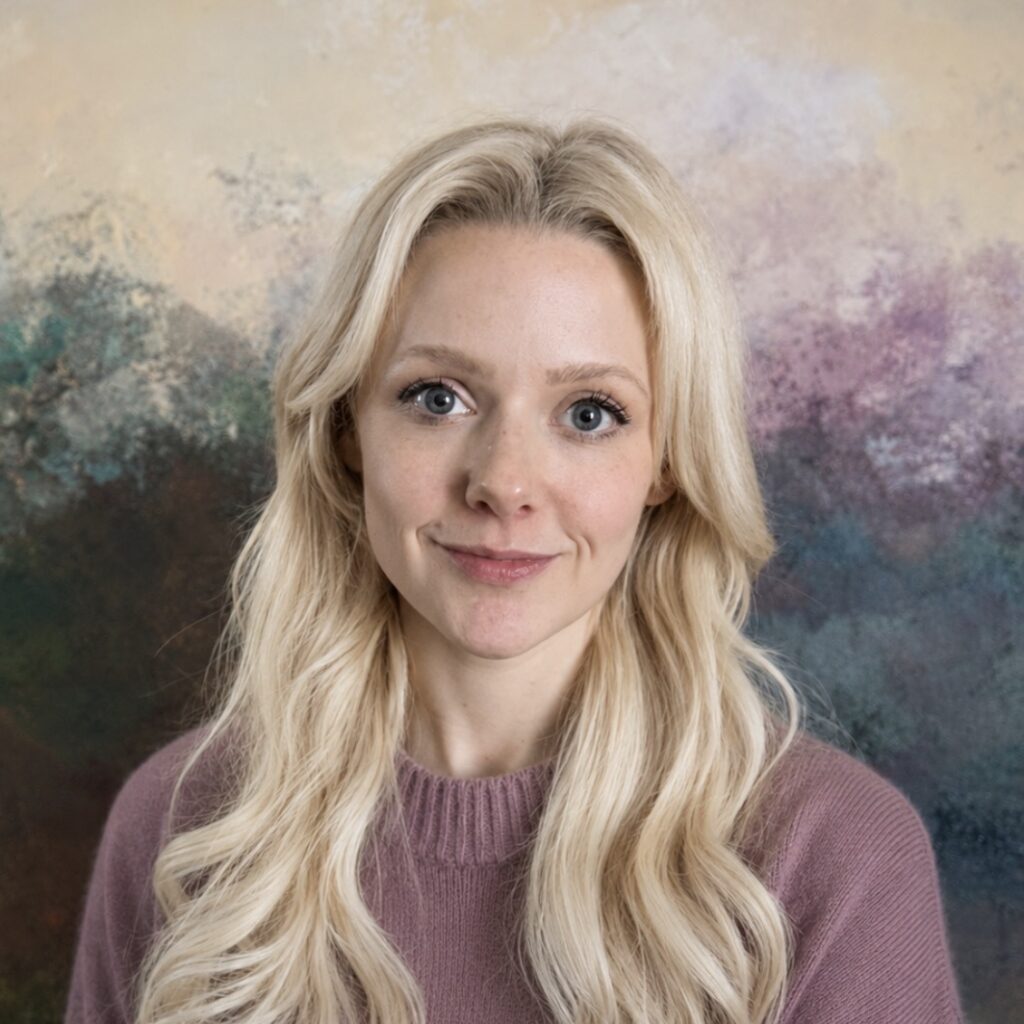 Hannah Peacock Author Image